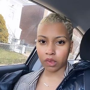 Meet your Posher, Adriana